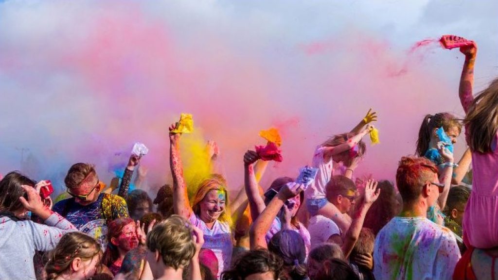 Crowd covered in paint and powder during a J’Ouvert celebration, featured in the blog “Paint, Powder, and Party: How to J’Ouvert Like a Pro,” highlighting Caribbean carnival traditions.