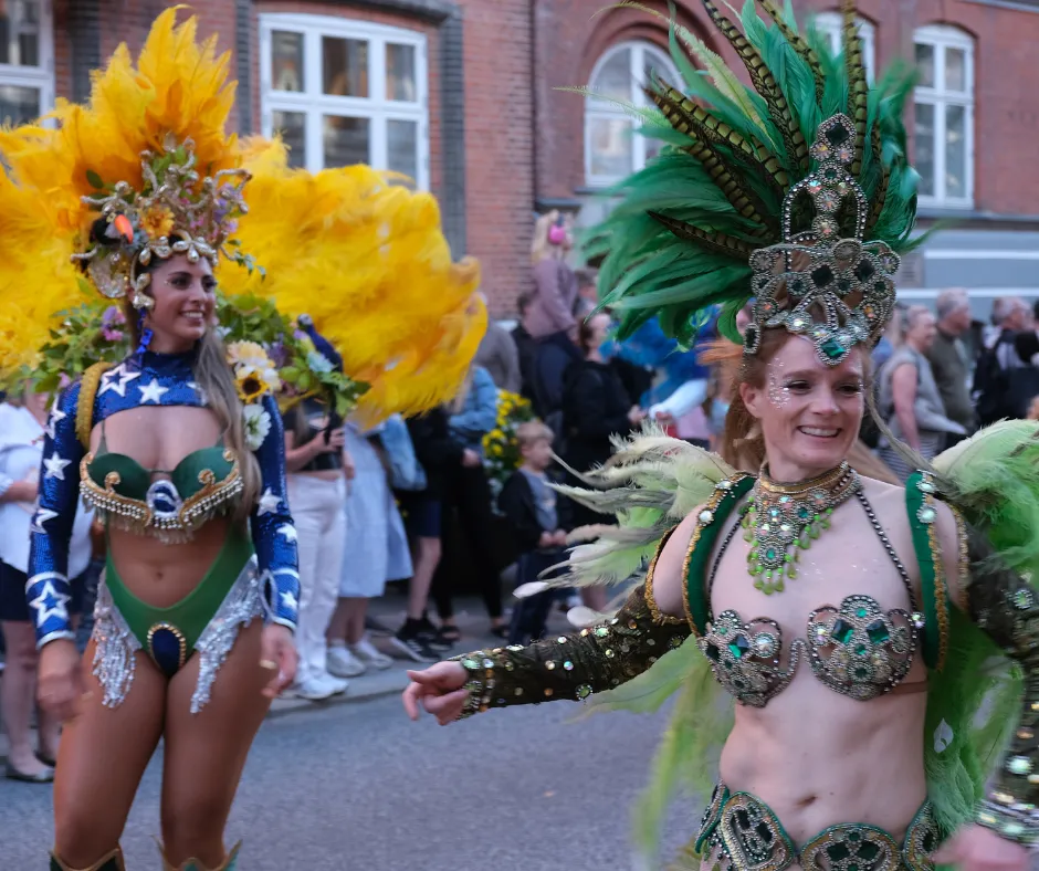 Samba-style dancers in green costumes performing at Aalborg Karneval.