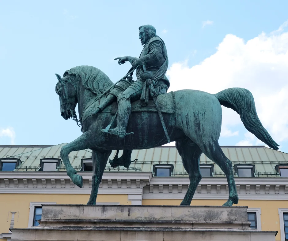 Bronze equestrian statue in Munich city centre