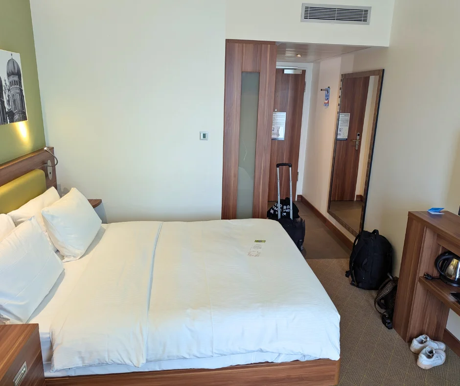 Clean and comfortable Queen room at Hampton by Hilton Munich City West